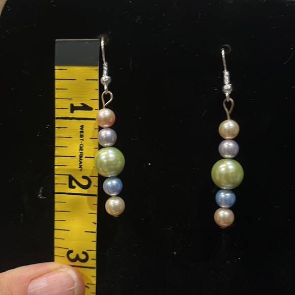 Beautiful custom 20” beaded necklace and 2” dangle earrings. New! - Picture 6 of 6